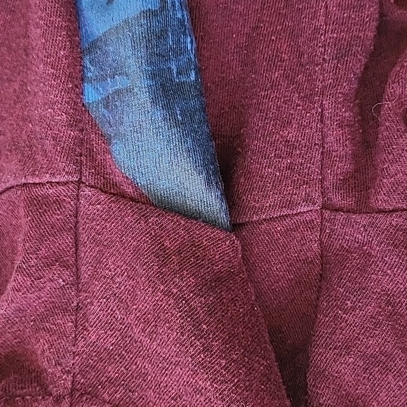 American Eagle maroontee with blue and black graphics - Picture 13 of 15